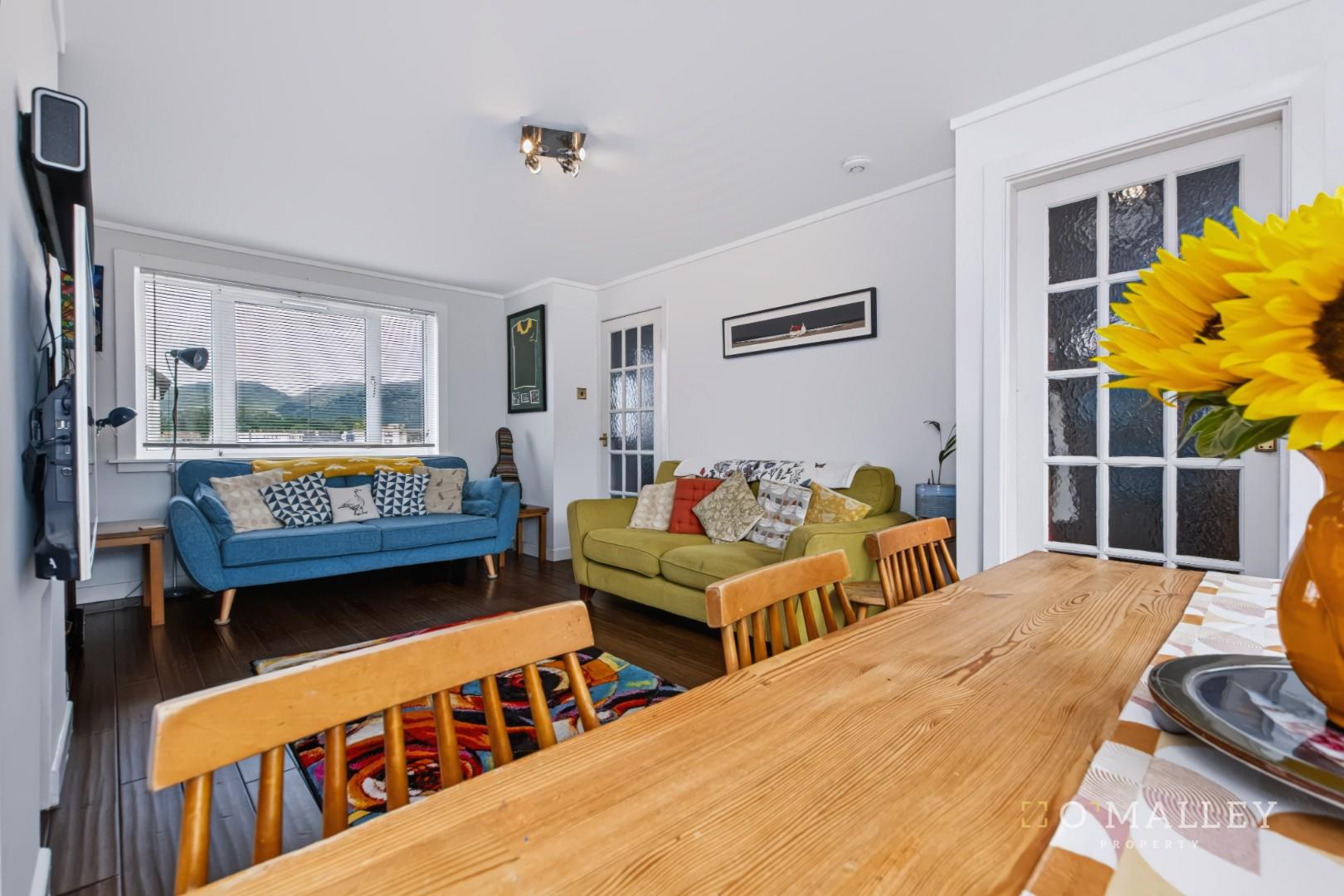 Lounge/Dining Area